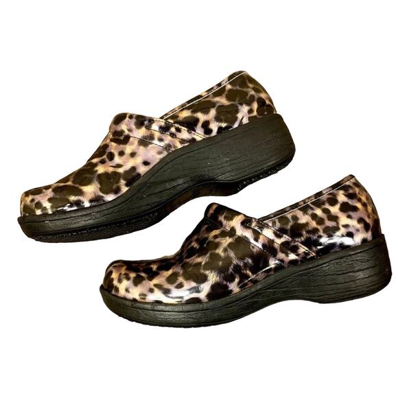 Safe T Step Clogs Women SZ 7 Leopard Slip Resistant Comfort Shoes Occupational - Picture 2 of 11